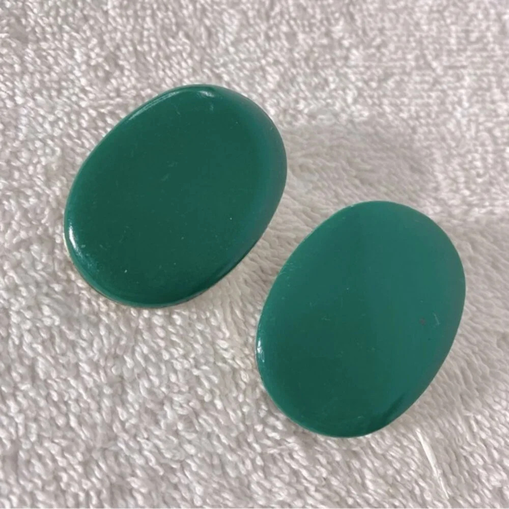 Vintage Green Plastic Ovals Clip On Earrings Costume Jewelry